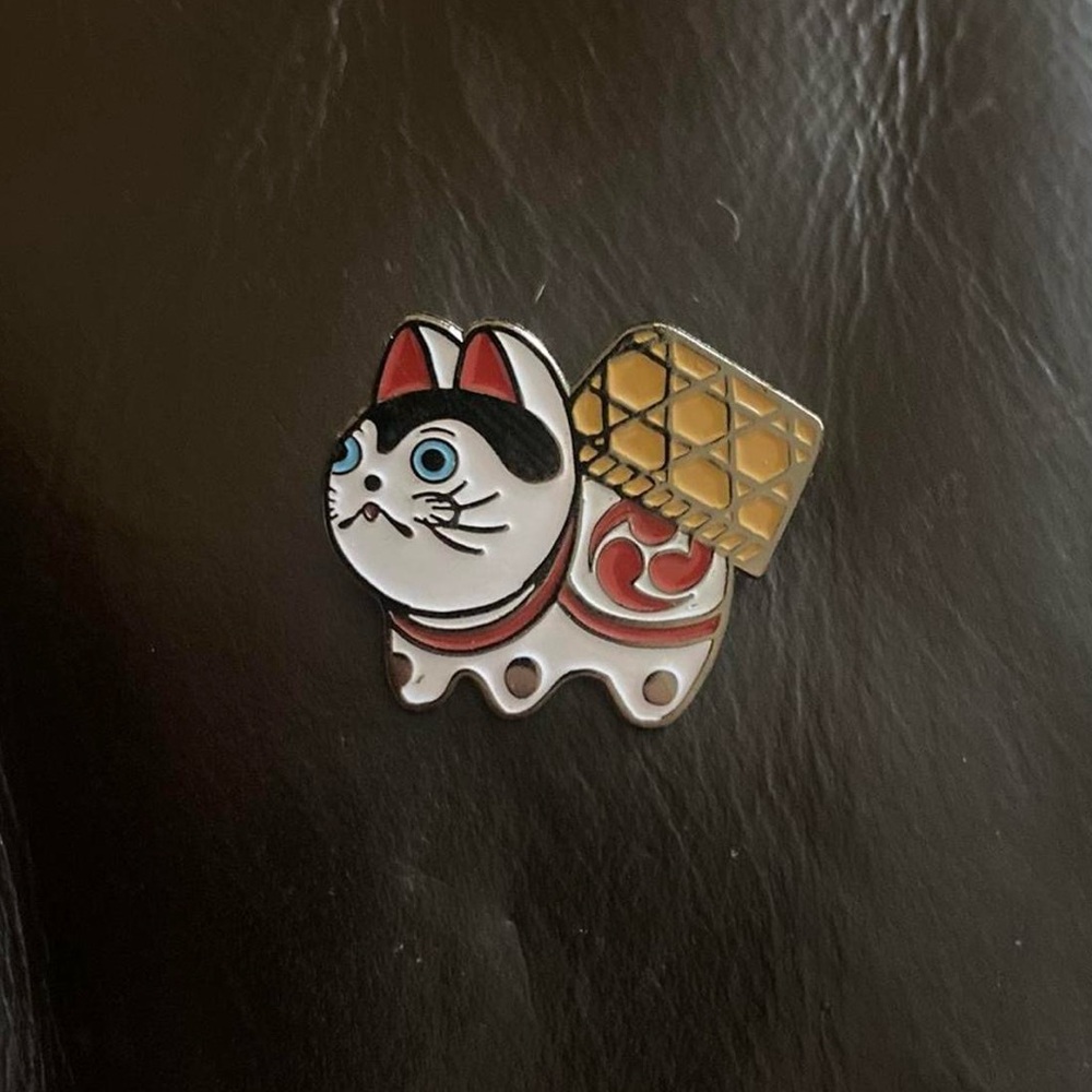 Lucky cat enamel pin